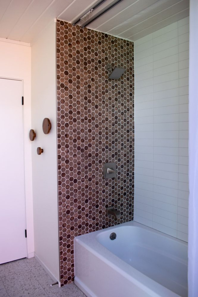 Design ideas for a small midcentury master bathroom in Orange County with an alcove tub, a shower/bathtub combo, brown tile, wood-look tile, white walls, porcelain floors, beige floor, a shower curtain and timber.