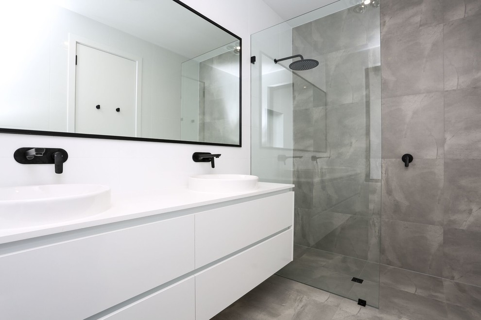 Inspiration for a contemporary bathroom in Adelaide.