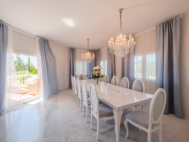 First golf line villa fusion-dining-room