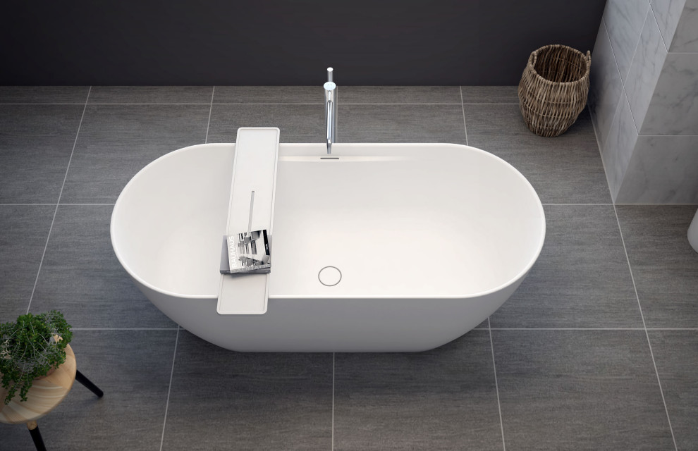 Ispirazione per una stanza da bagno padronale design di medie dimensioni con vasca freestanding