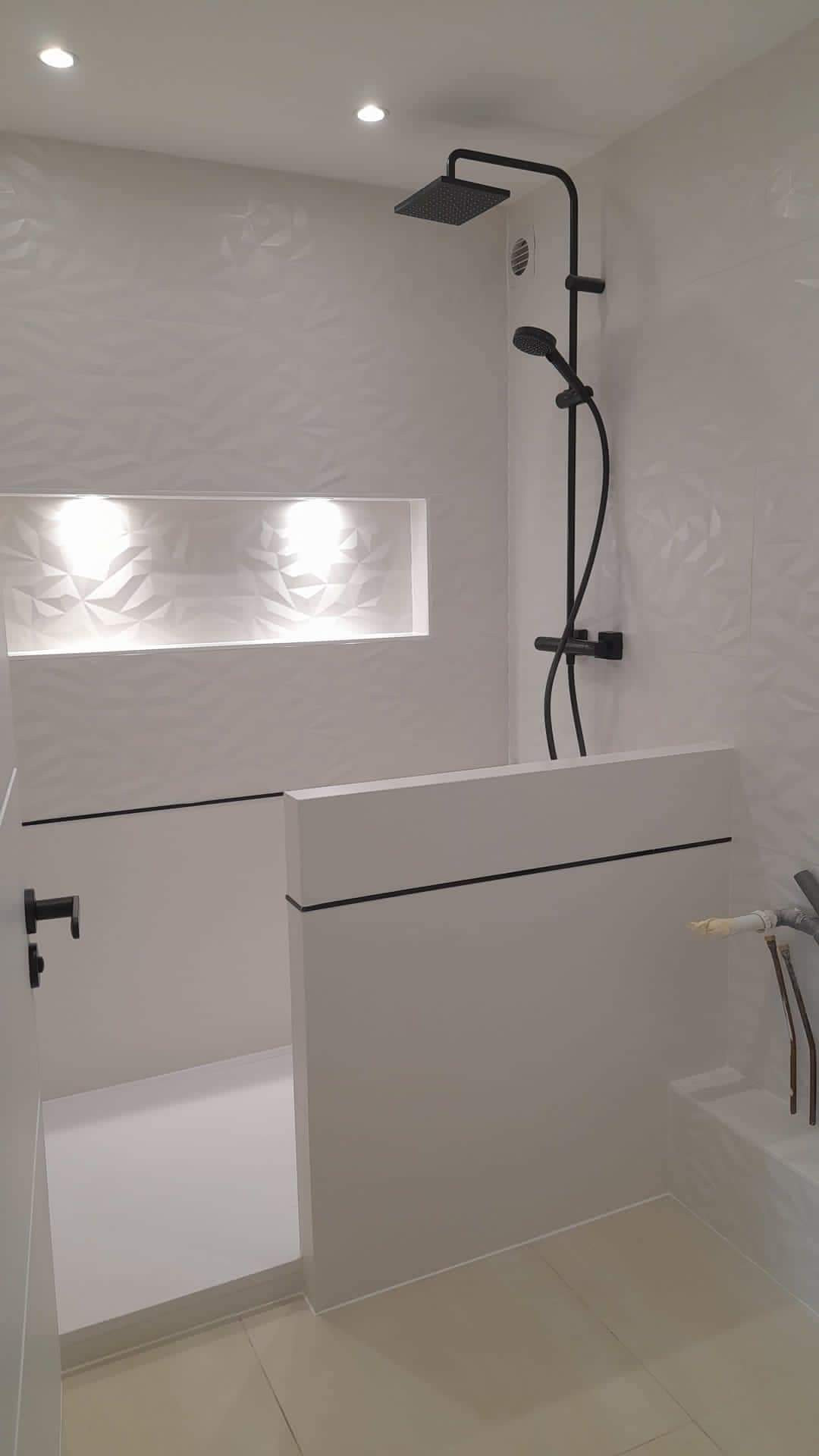 SALLE DE BAIN BLACHE ET NOIRE