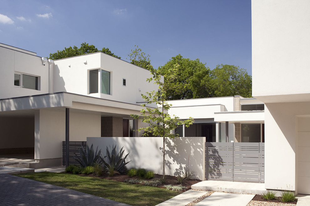 Photo of a modern home in Austin.