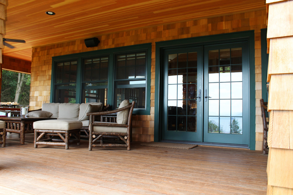 Photo of a mid-sized country verandah in Burlington.