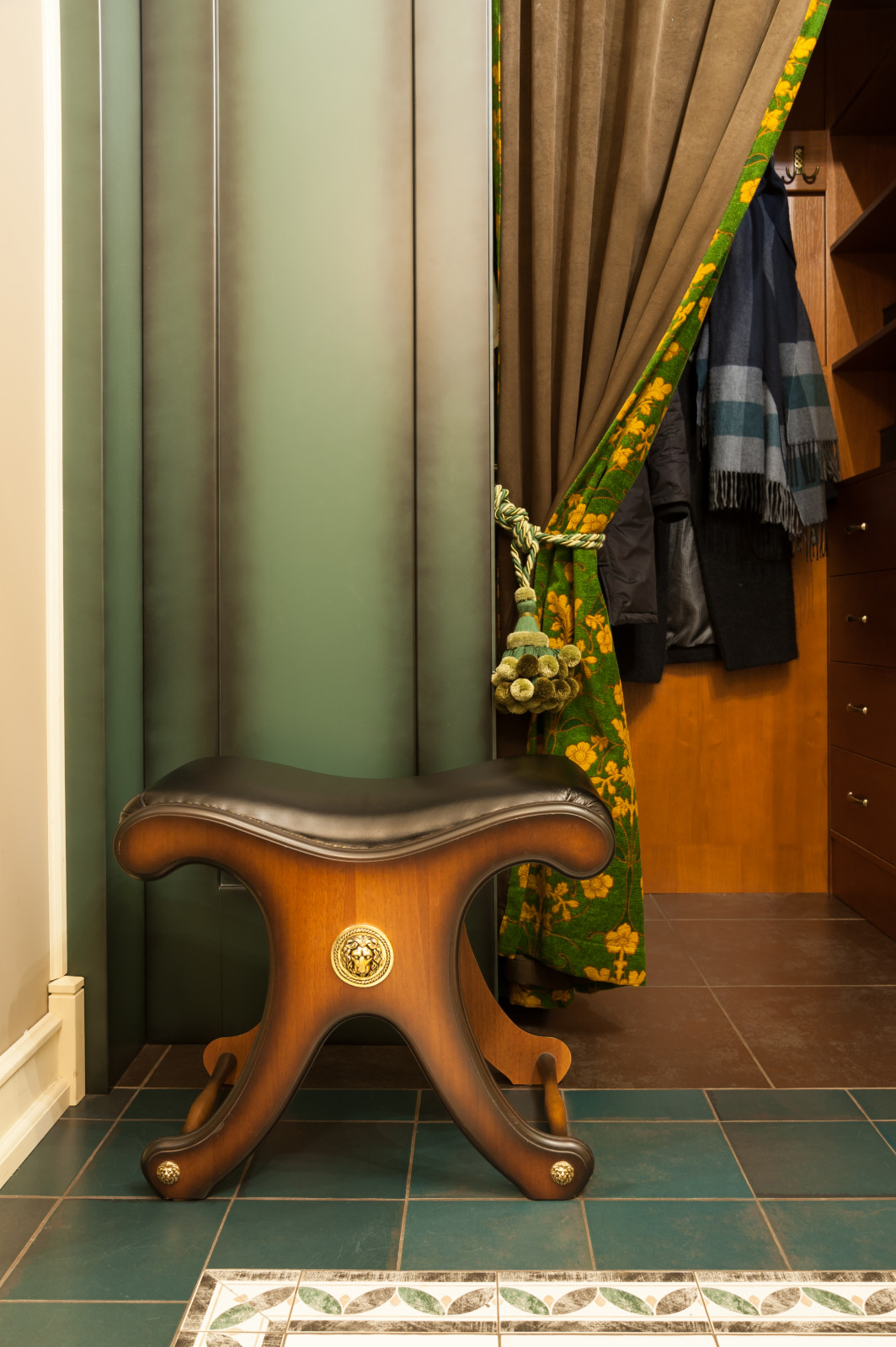 Дом у Медного озера