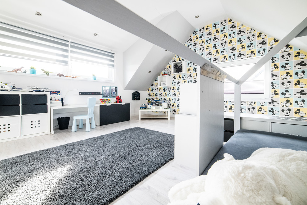 Photo of a mid-sized contemporary kids' playroom for kids 4-10 years old and girls in Dortmund with grey walls, laminate floors and grey floor.