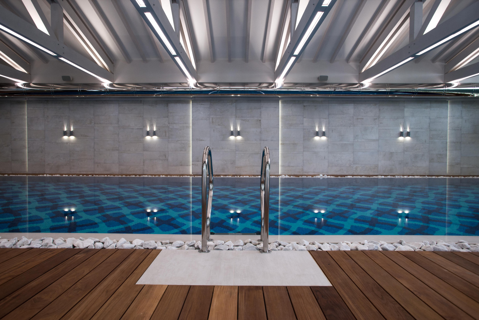 istHILLS бассейн в Подмосковье dcCONSTRUCTIONS.RU