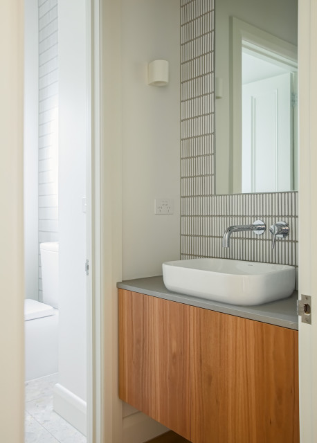 Alphington trendy-lille-badevaerelse
