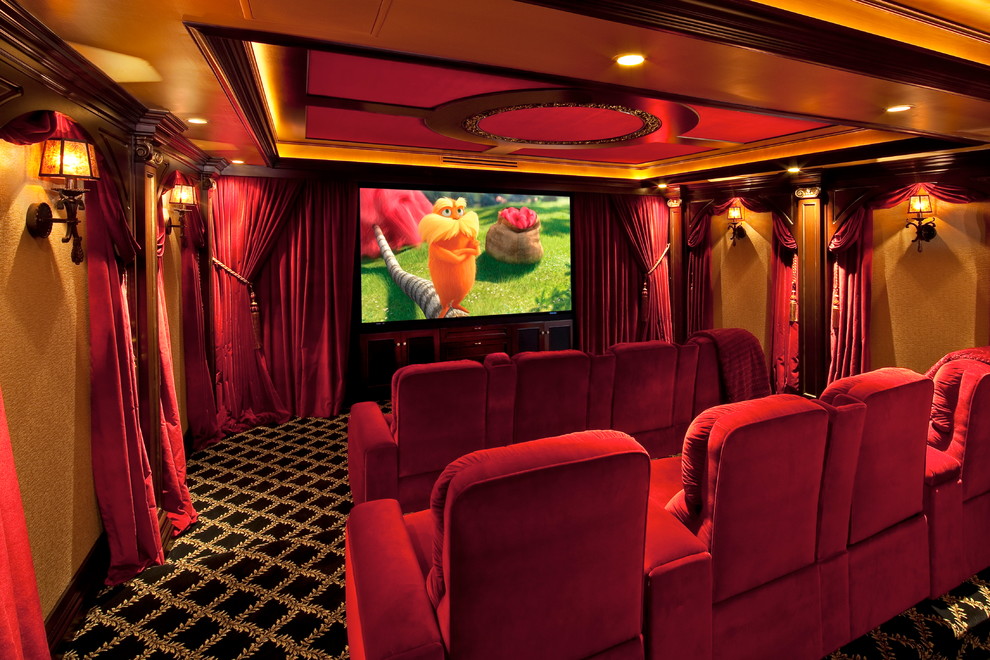 Design ideas for a traditional home theatre in Los Angeles with carpet.