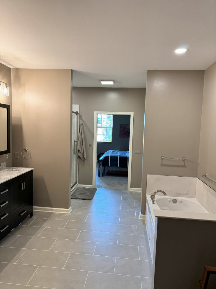 Villages of Oak Manor Master Bathroom