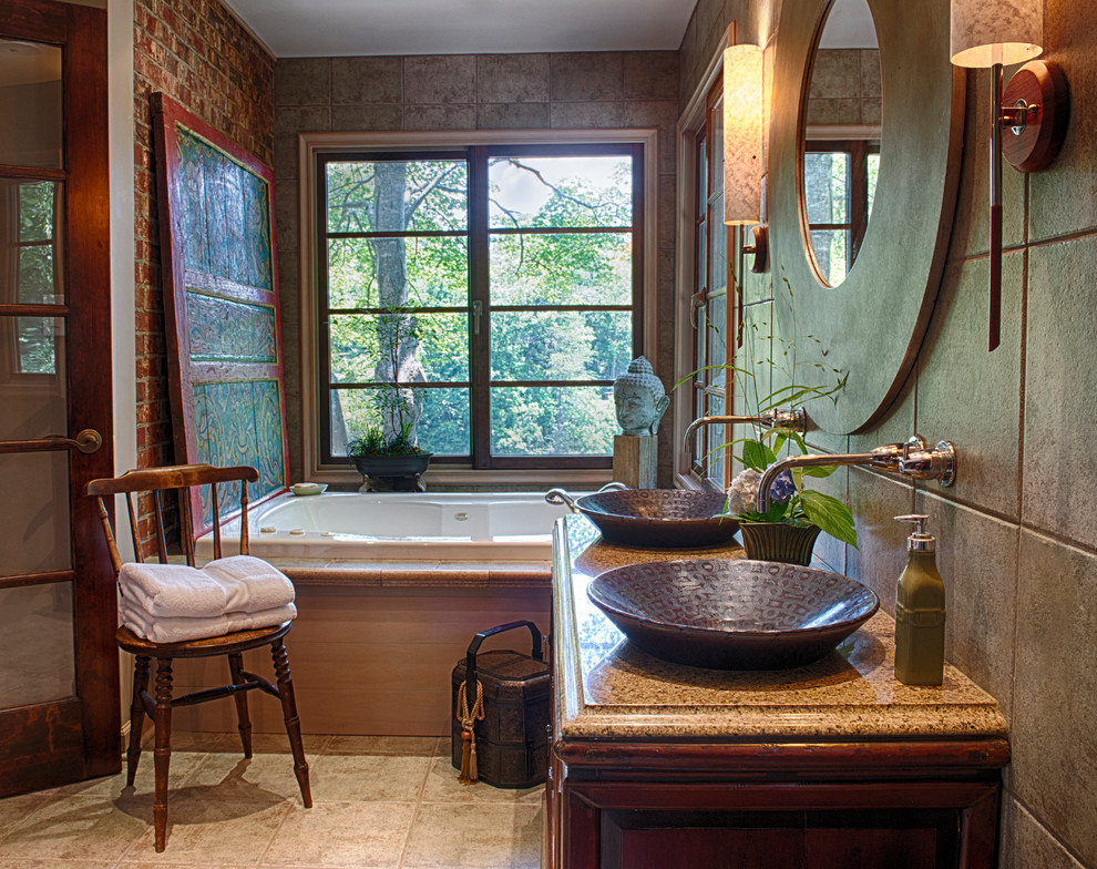 Immagine di una stanza da bagno etnica con piastrelle marroni, pavimento beige e top multicolore