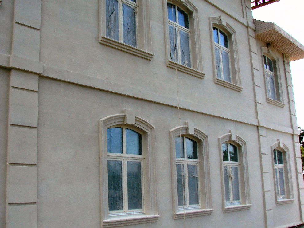 Фасады из инкерманского камня