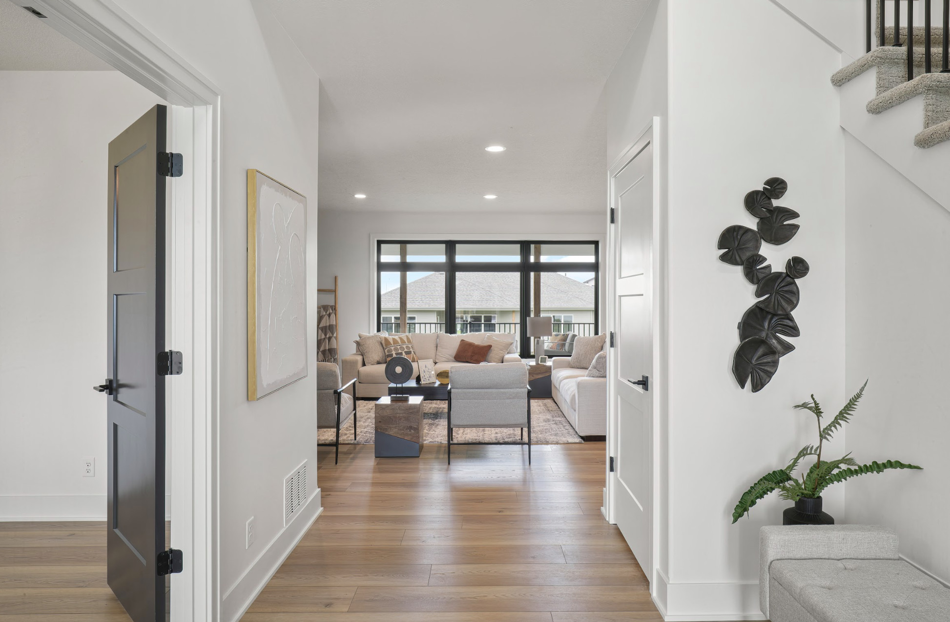 David Thoms 2-Story Elkhorn Staging
