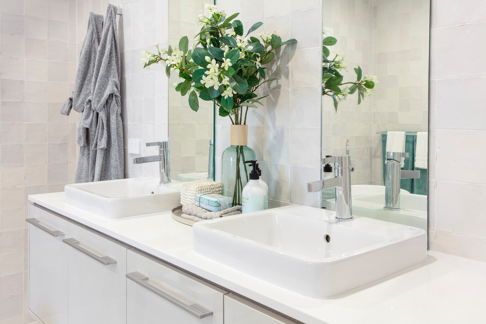 Beach style bathroom in Brisbane.