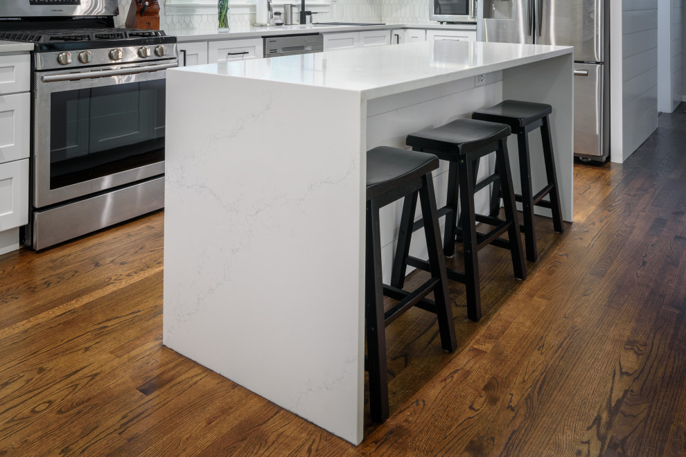 Example of a transitional kitchen design in Atlanta