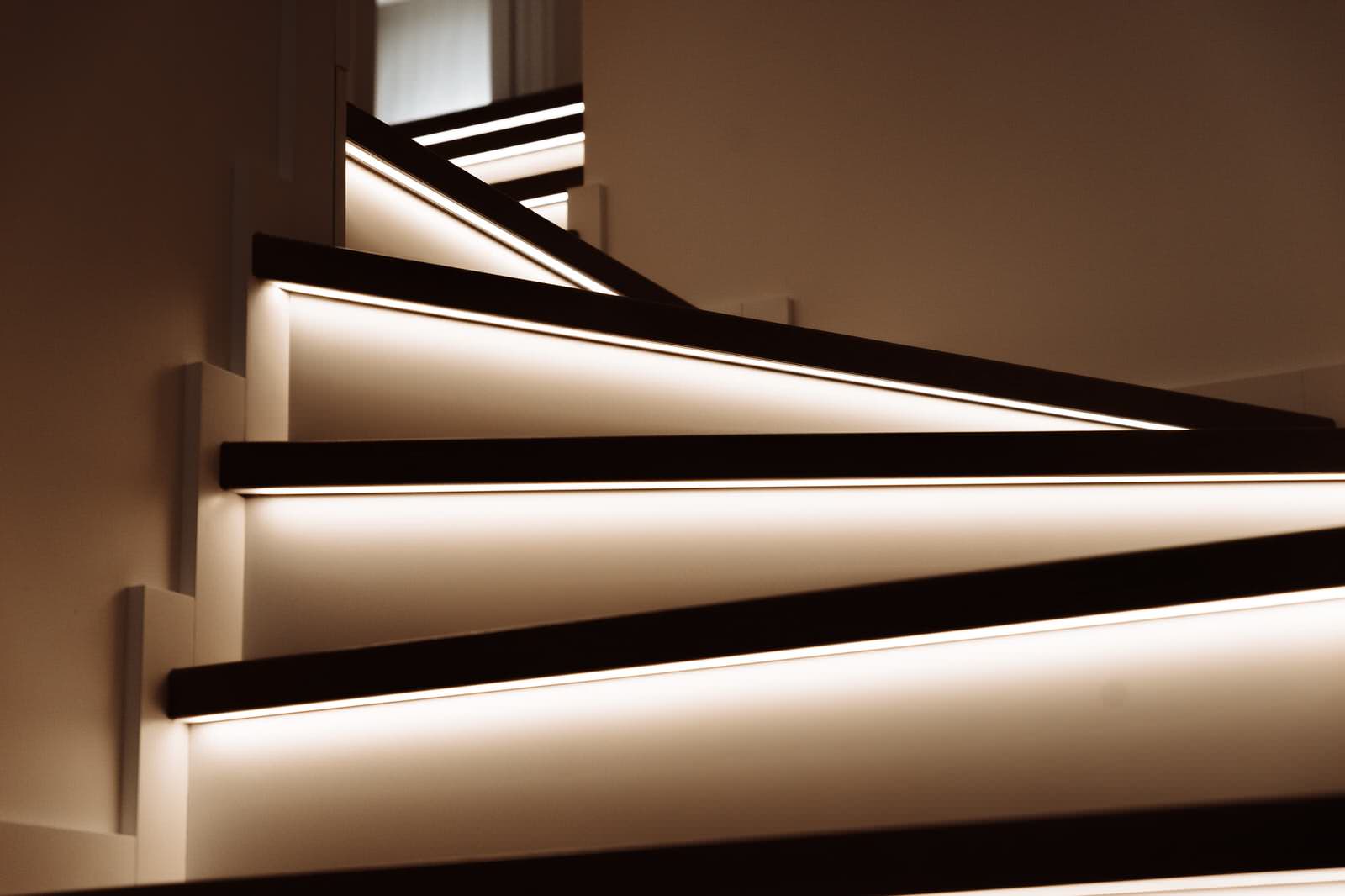 Проект 5 - Обшивка 3х этажей бетонной лестницы дубом