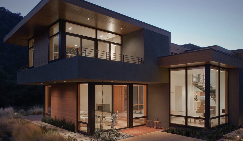 Inspiration for a large modern two-storey exterior in Austin.