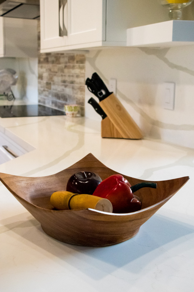Inspiration for a transitional home design remodel in Miami