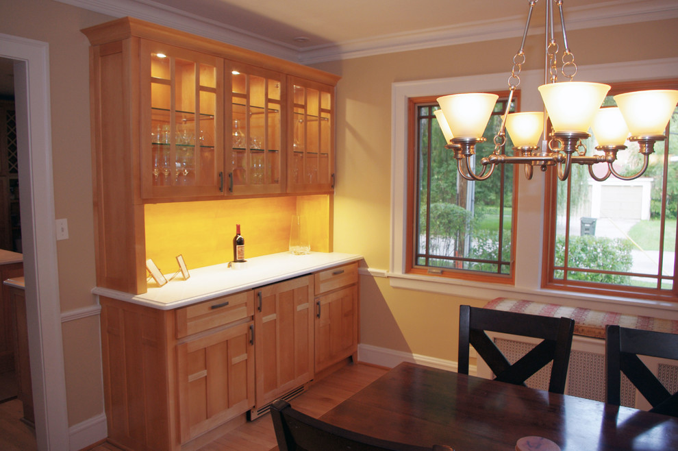 Mid-sized arts and crafts home design photo in Chicago