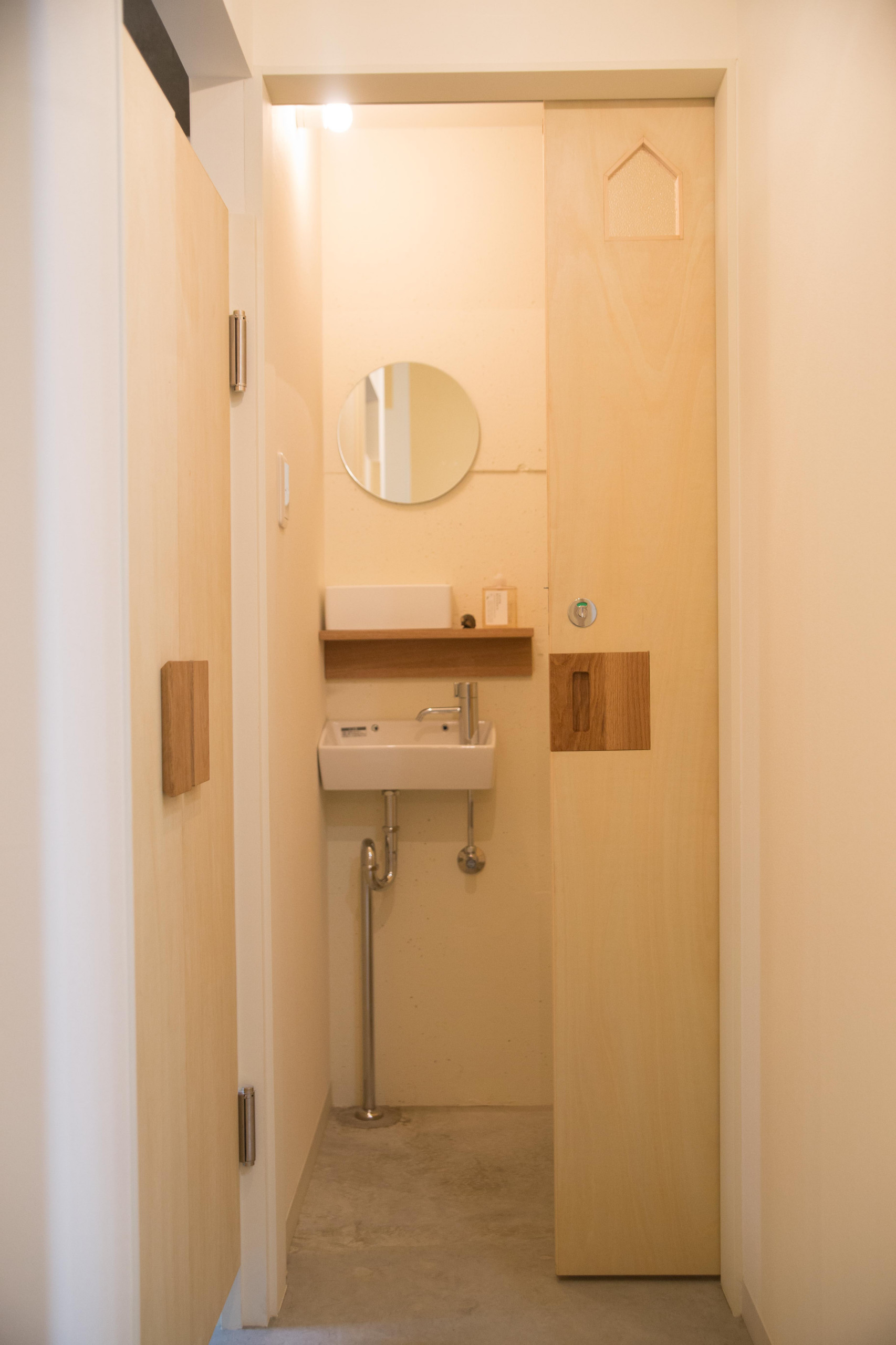 化粧コーナーとWC