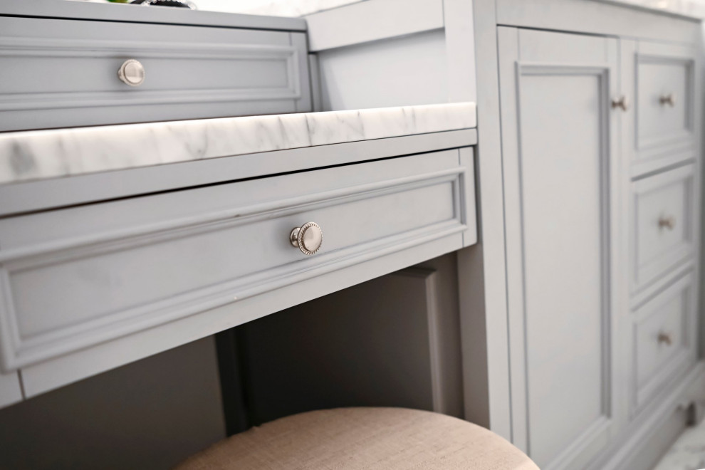 Home design - transitional home design idea in Chicago