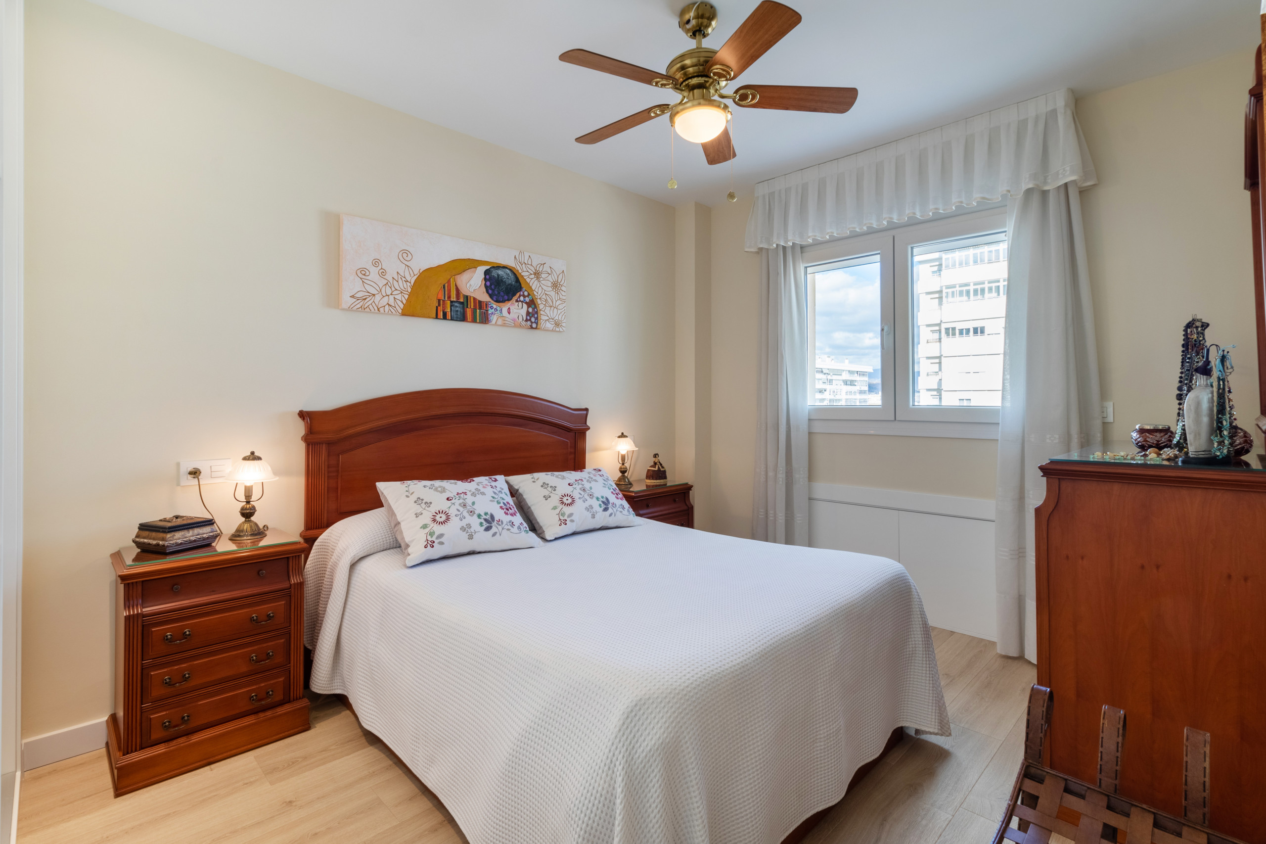 Dormitorio invitados con ventilador