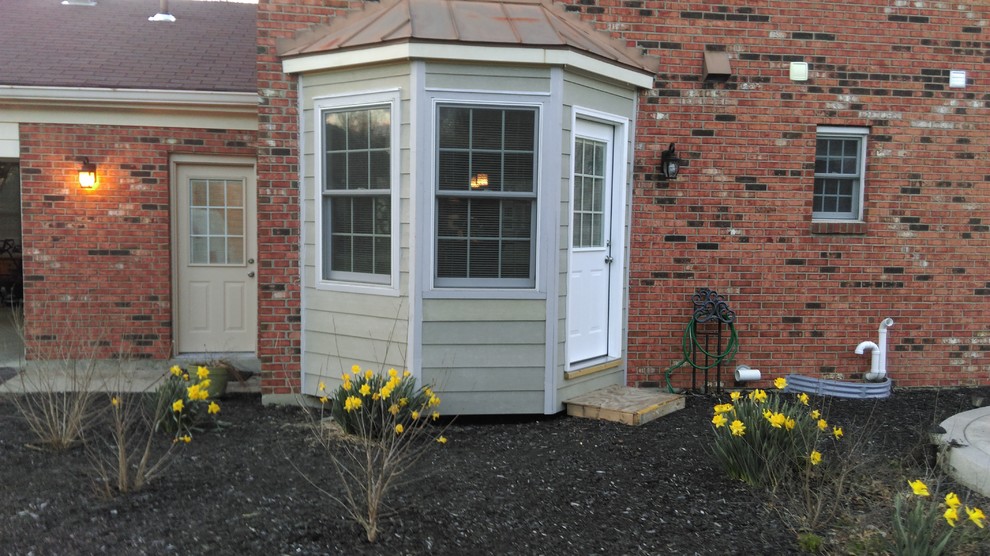 Inspiration for a transitional home design remodel in Cincinnati