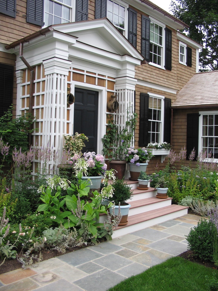 Photo of a traditional front yard garden in Little Rock with a container garden.