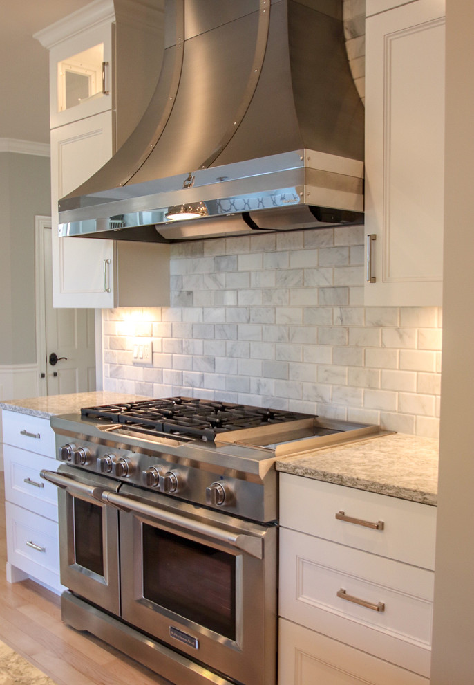 Example of a transitional kitchen design in DC Metro