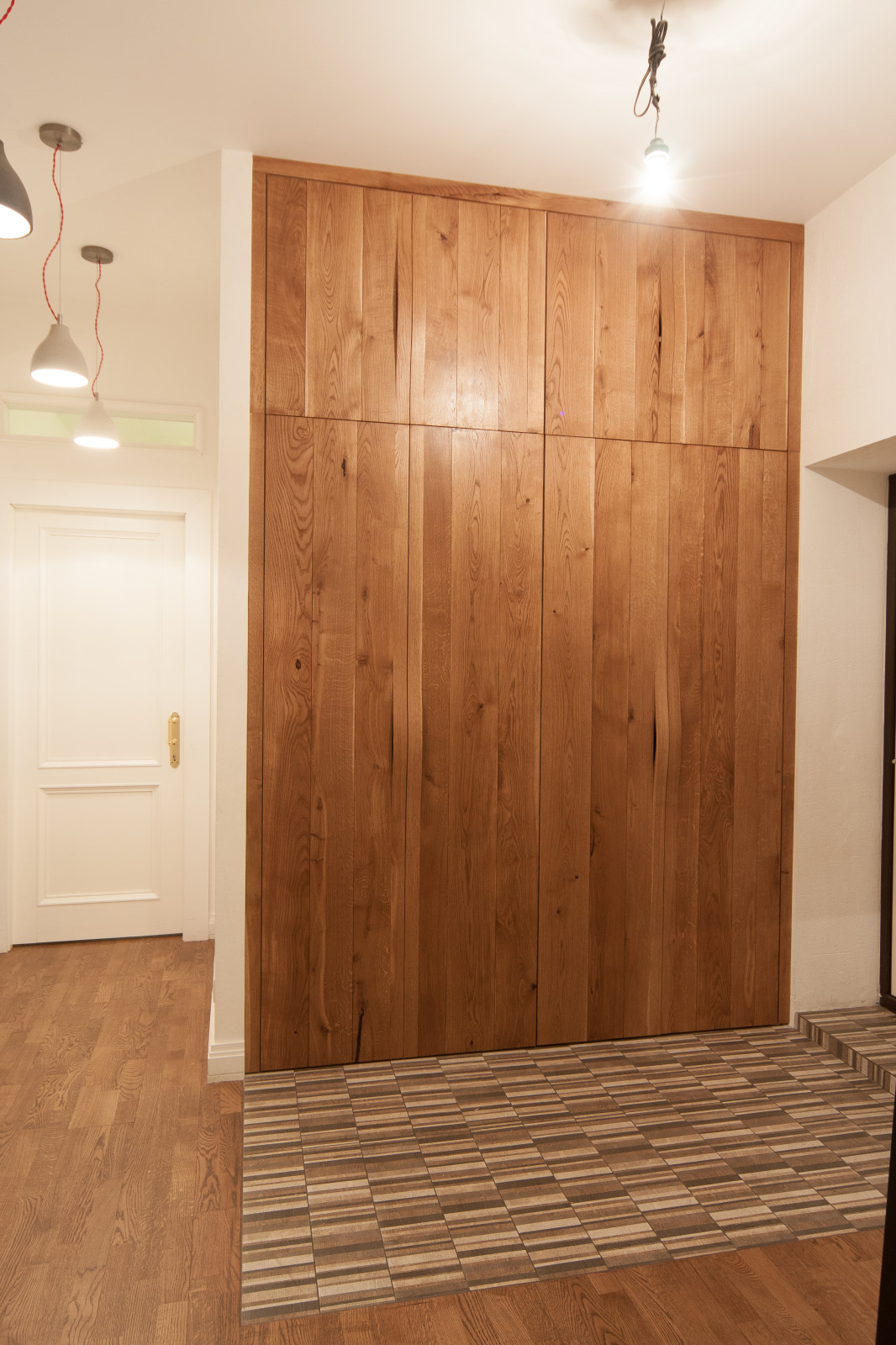 Встроенный шкаф в прихожей