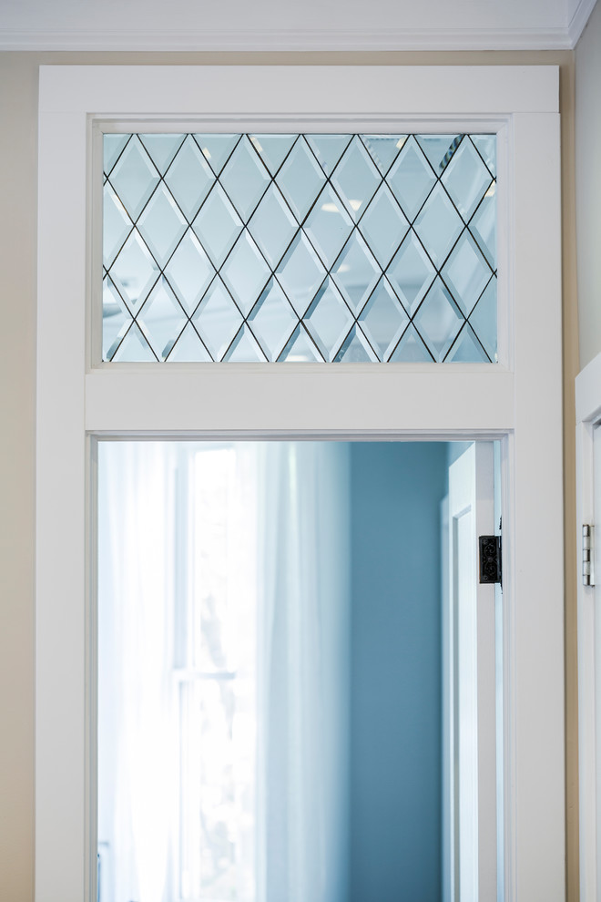 Home design - transitional home design idea in Chicago