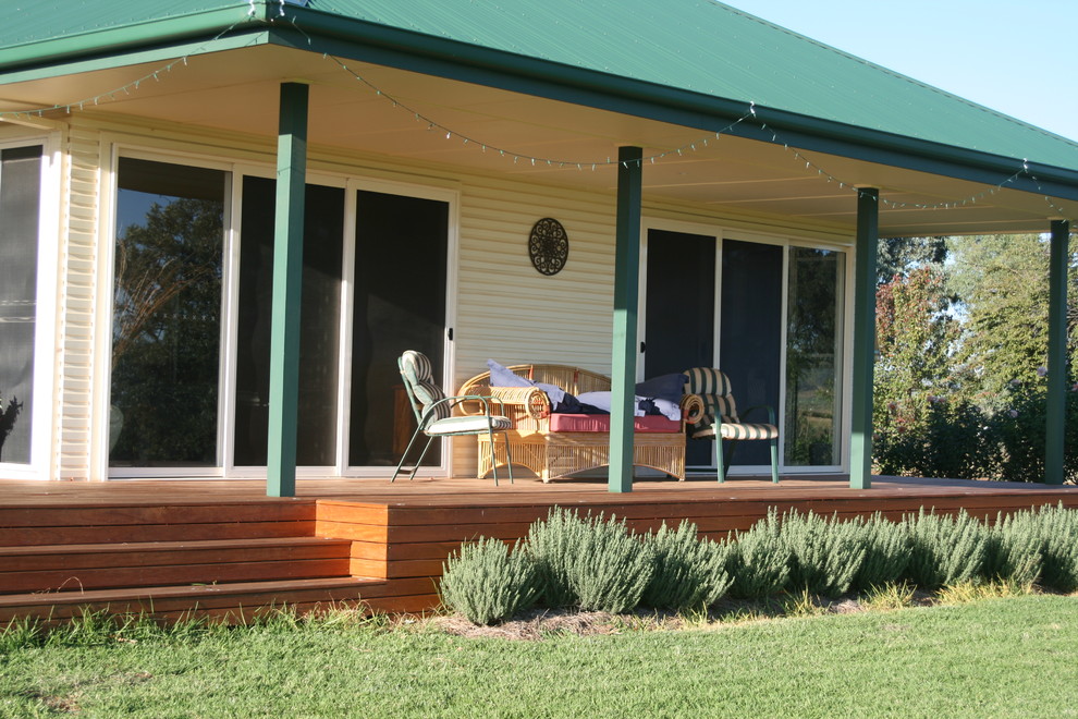 Colour scheme for weatherboard house with Heritige Green roof Houzz AU