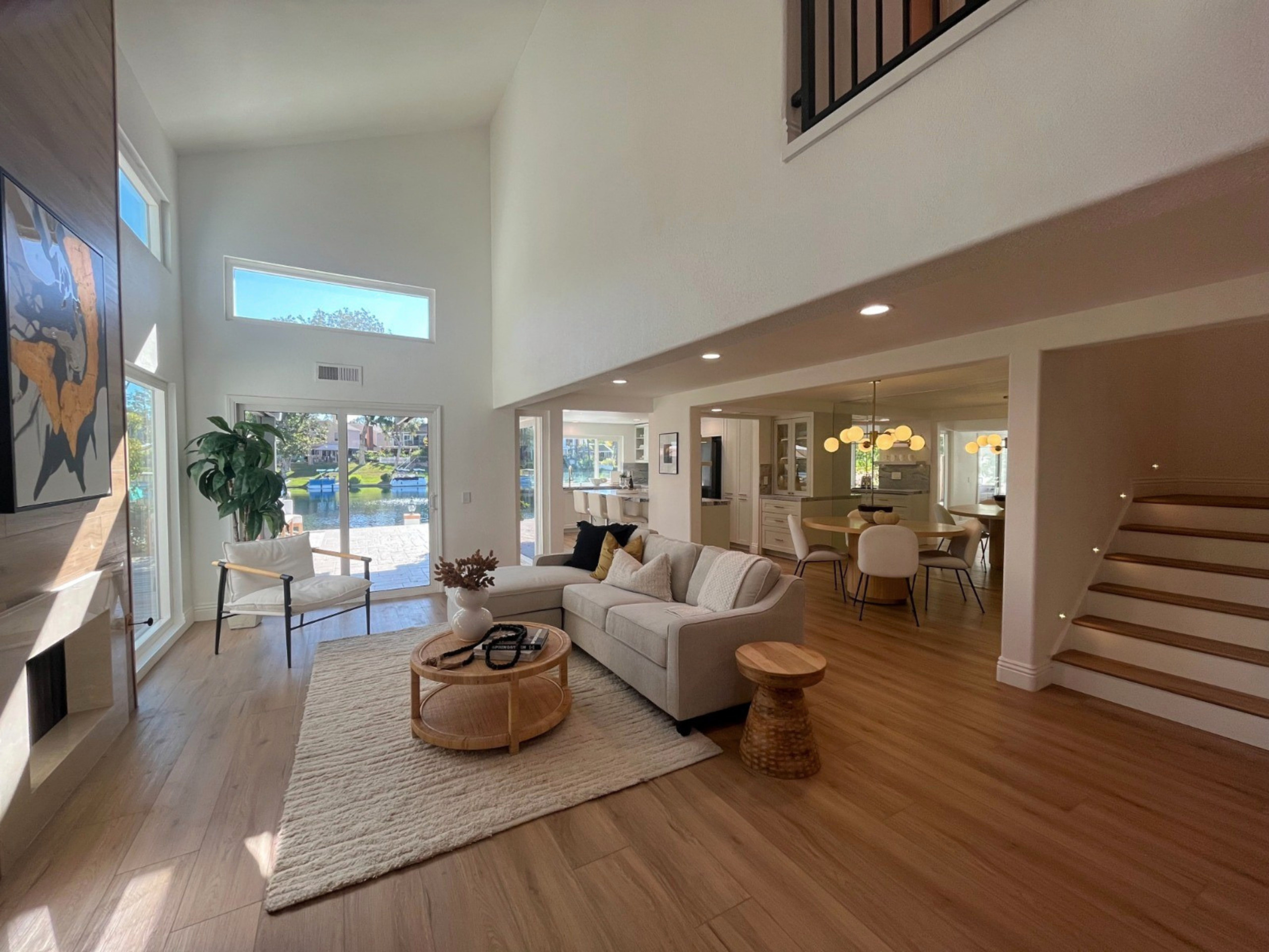 Example of a living room design in Orange County