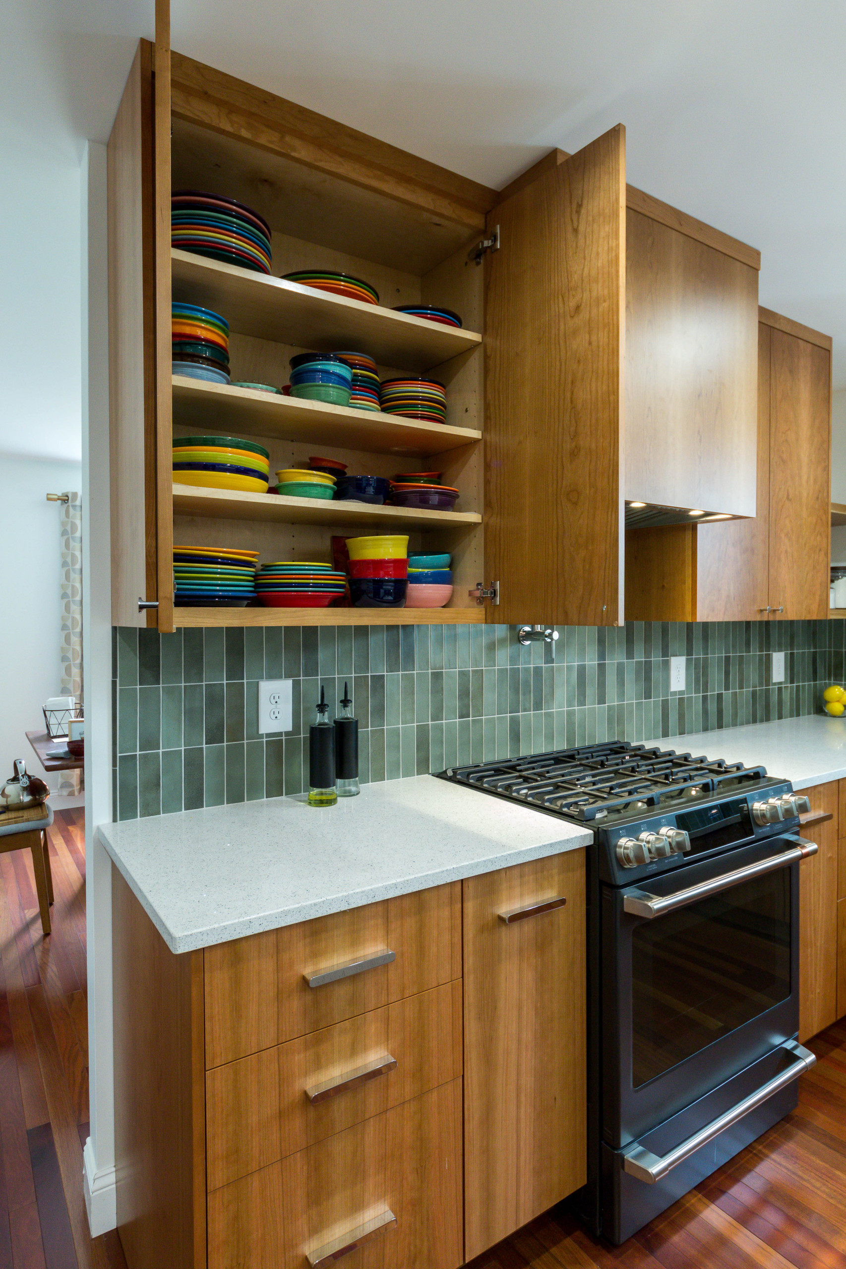Kitchen of the Week: Rich Wood and Green Bring Midcentury Style