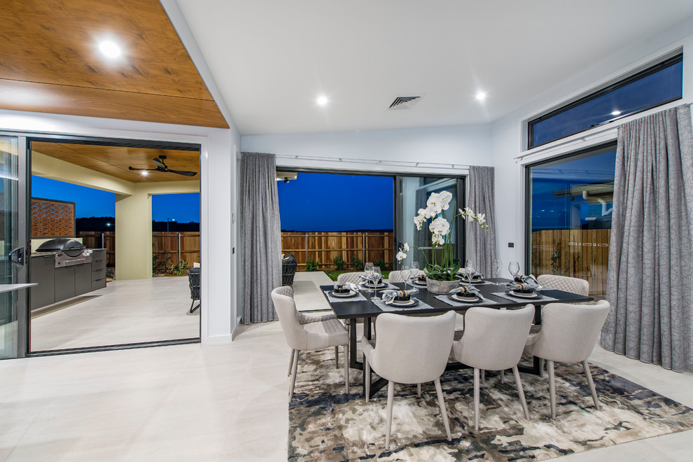 Contemporary dining room in Canberra - Queanbeyan.