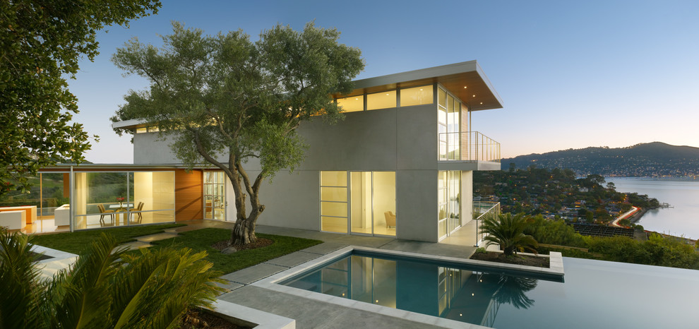 Design ideas for a contemporary courtyard infinity pool in San Francisco.