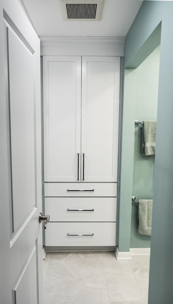 Home design - mid-sized transitional master multicolored tile and ceramic tile ceramic tile and gray floor home design idea with furniture-like cabinets, white cabinets, a two-piece toilet, white walls, an undermount sink, quartz countertops and a hinged shower door