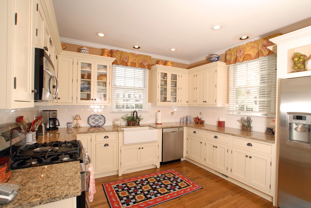 Williamsburg cottage cream kitchen