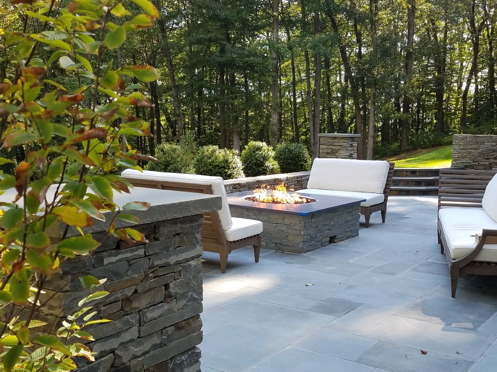 Photo of a transitional patio in Bridgeport.