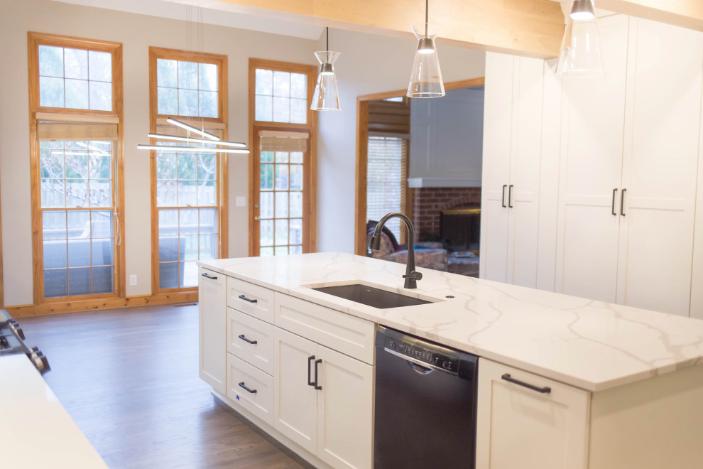 Transitional kitchen photo in Kansas City