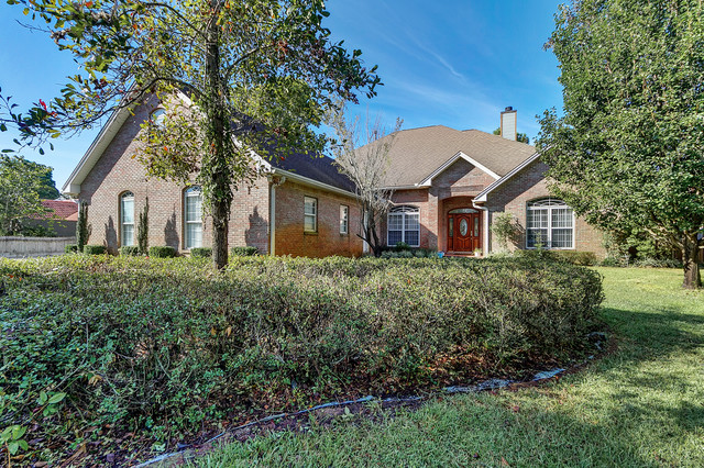 306 Olde Post Rd contemporary-exterior