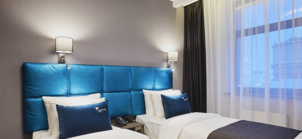 Освещение номера в гостинице Mirotel