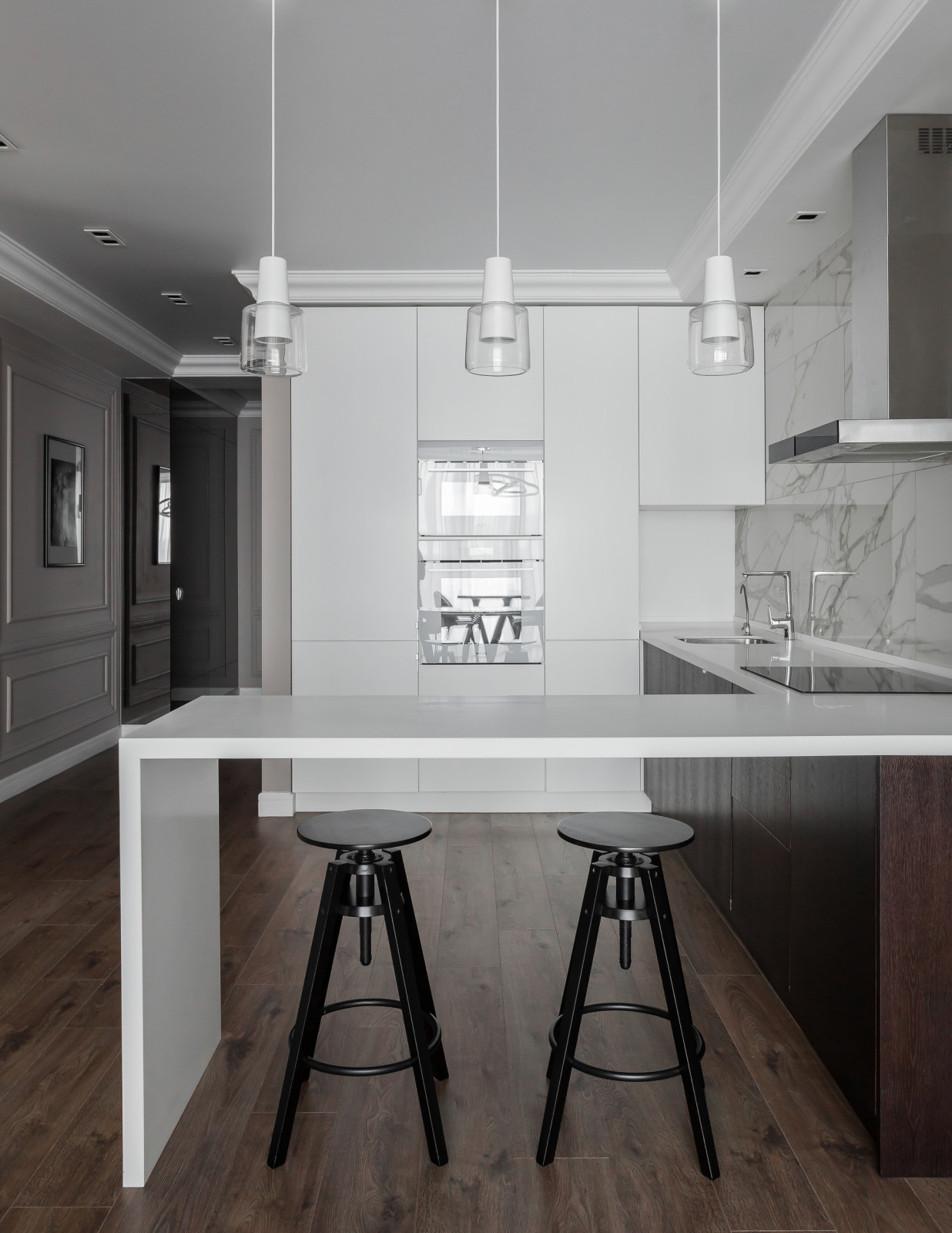 Квартира с двумя белоснежными котами