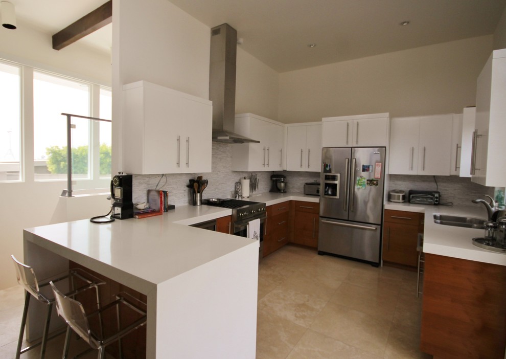 Example of a mid-sized trendy kitchen design in Los Angeles