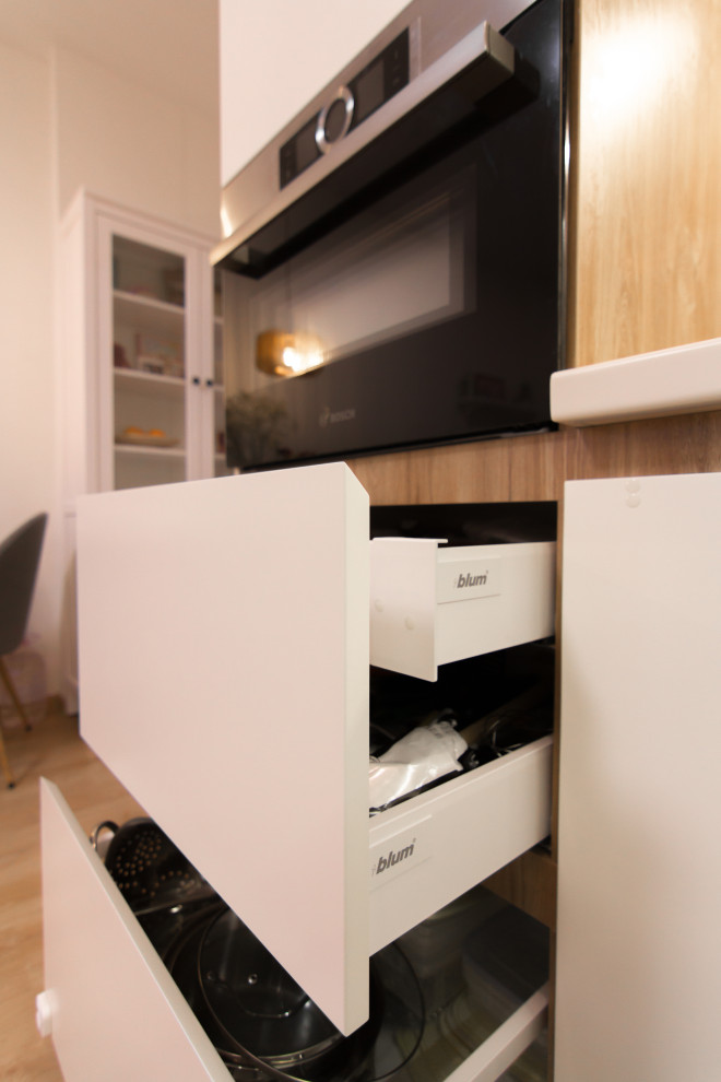 СВЕТЛАЯ КУХНЯ В СОВРЕМЕННОМ СТИЛЕ