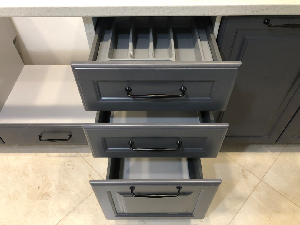 Кухня с фасадами с покрытием эмаль