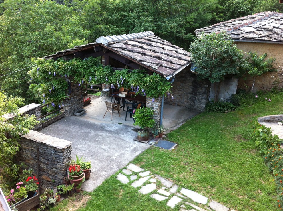 This is an example of a country patio in Turin.