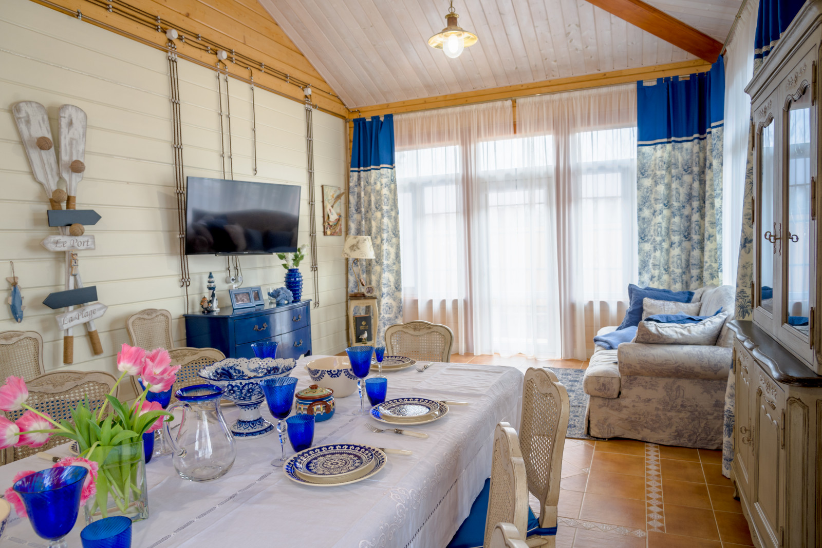 Деревянный дом в стиле  Кантри (230 кв м)