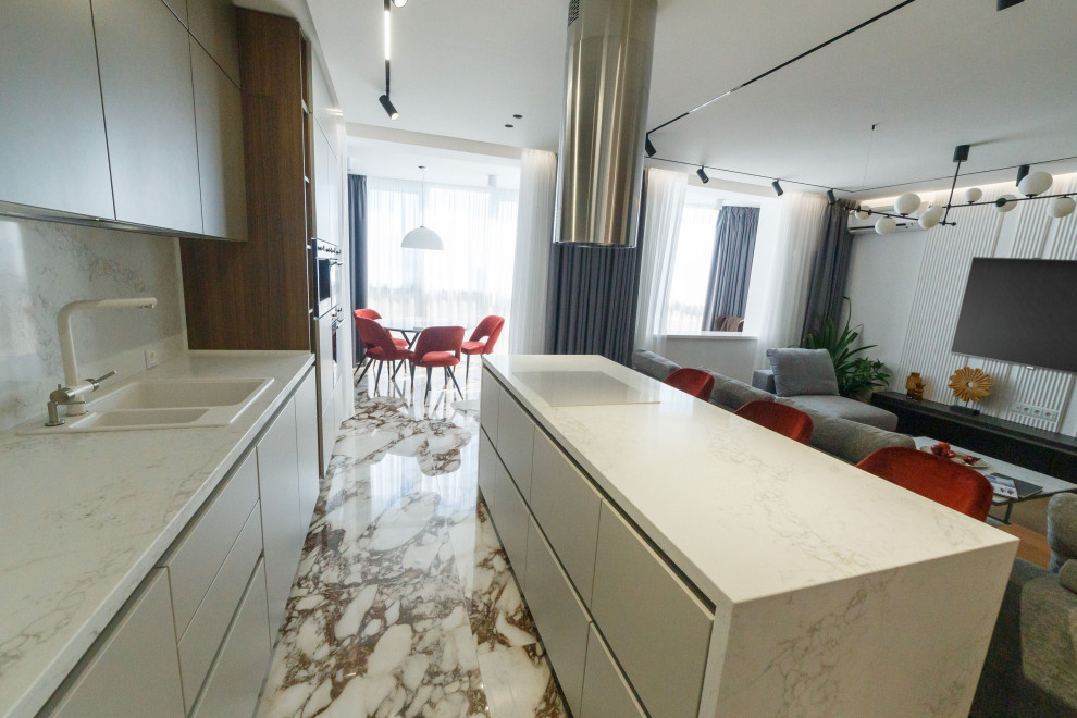 This is an example of a large contemporary kitchen in Yekaterinburg.