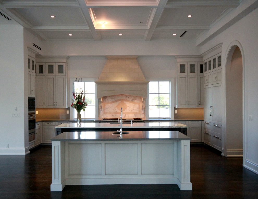Transitional kitchen photo in Miami