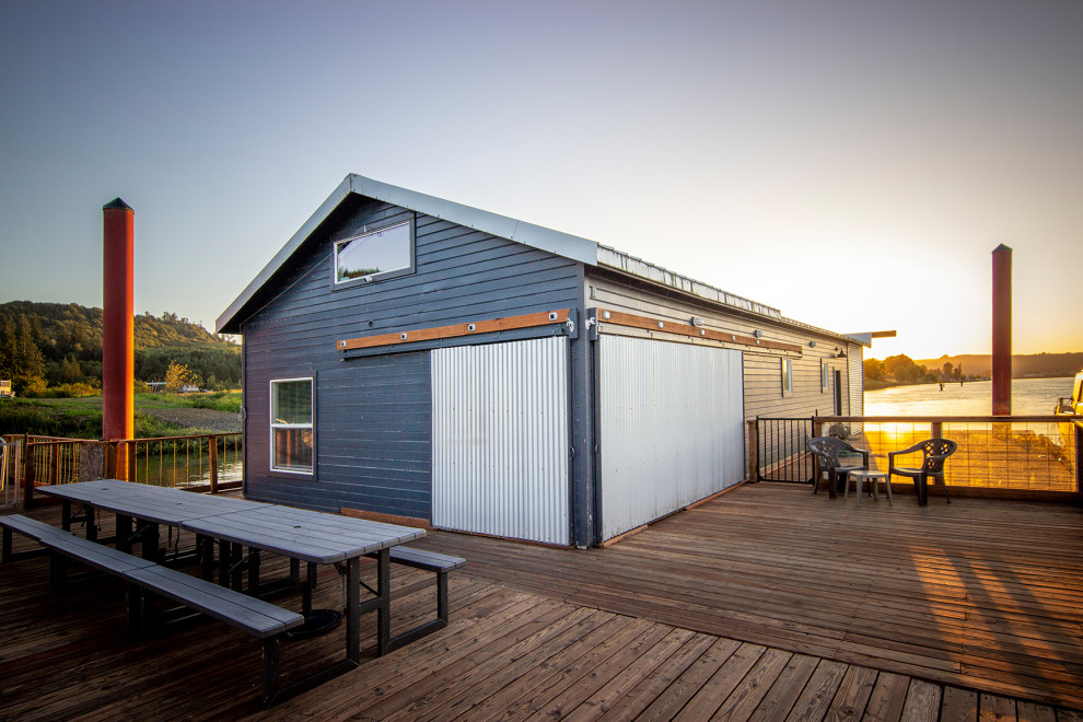 1 Dollar Boathouse